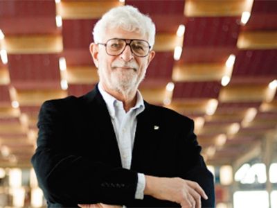 Prestigious Award to Vamık Volkan