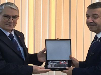 Kanbay presents Ertuğruloğlu with a card in memory of 15 July
