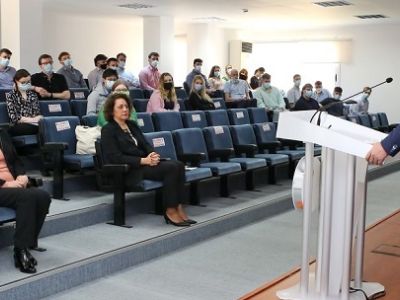 Minister Ertuğruloğlu briefs a delegation from New Castle University