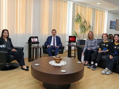 Ertuğruloğlu congratulates Karel and Beren 