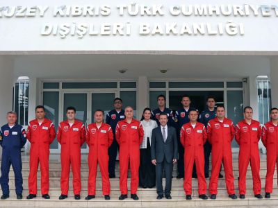 Foreign Minister Ertuğruloğlu receives Turkish Stars 
