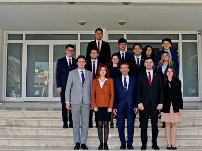 Minister Ertuğruloğlu receives students from İstanbul Bahçeşehir University
