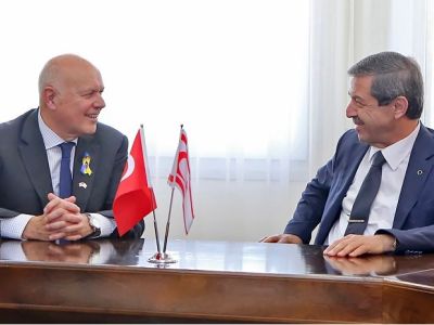 Minister Ertuğruloğlu meets with MP Smith