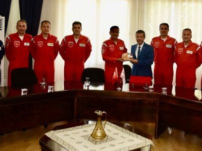 Foreign Minister Ertuğruloğlu receives Turkish Stars