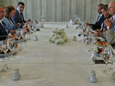 Nami meets with the Ambassadors accredited in the island at a working lunch