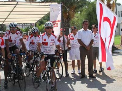 Foreign Minister Nami starts “Bike Tour for Peace”