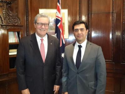 https://mfa.gov.ct.tr/wp-content/uploads/2015/02/Alexander-Downer-ile-Londra-da-Avustralya-Elciliginde-biraraya-geldik.-Kıbrıs-tecrübesine-birçok-ülke-başvuruyor..jpg