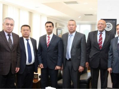 Foreign Minister Nami Receives Kyrgyzstan Delegation