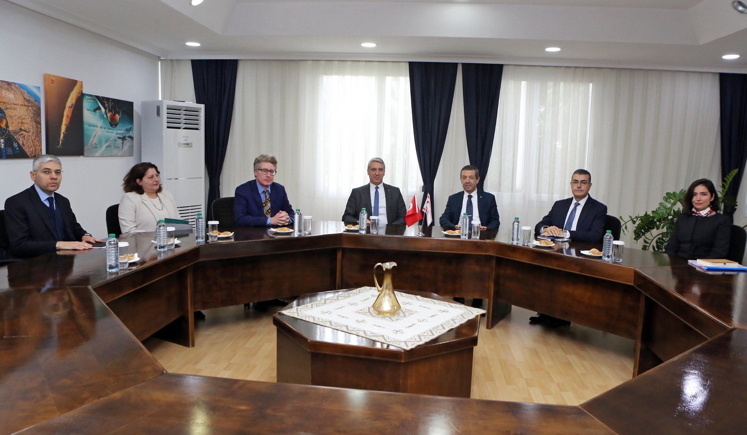 Dışişleri Bakanı Ertuğruloğlu, Özügergin’i kabul etti