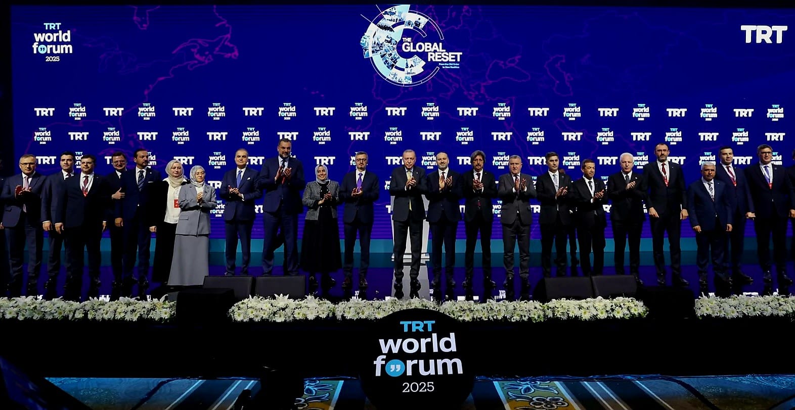 Ertuğruloğlu attends 9th TRT World Forum