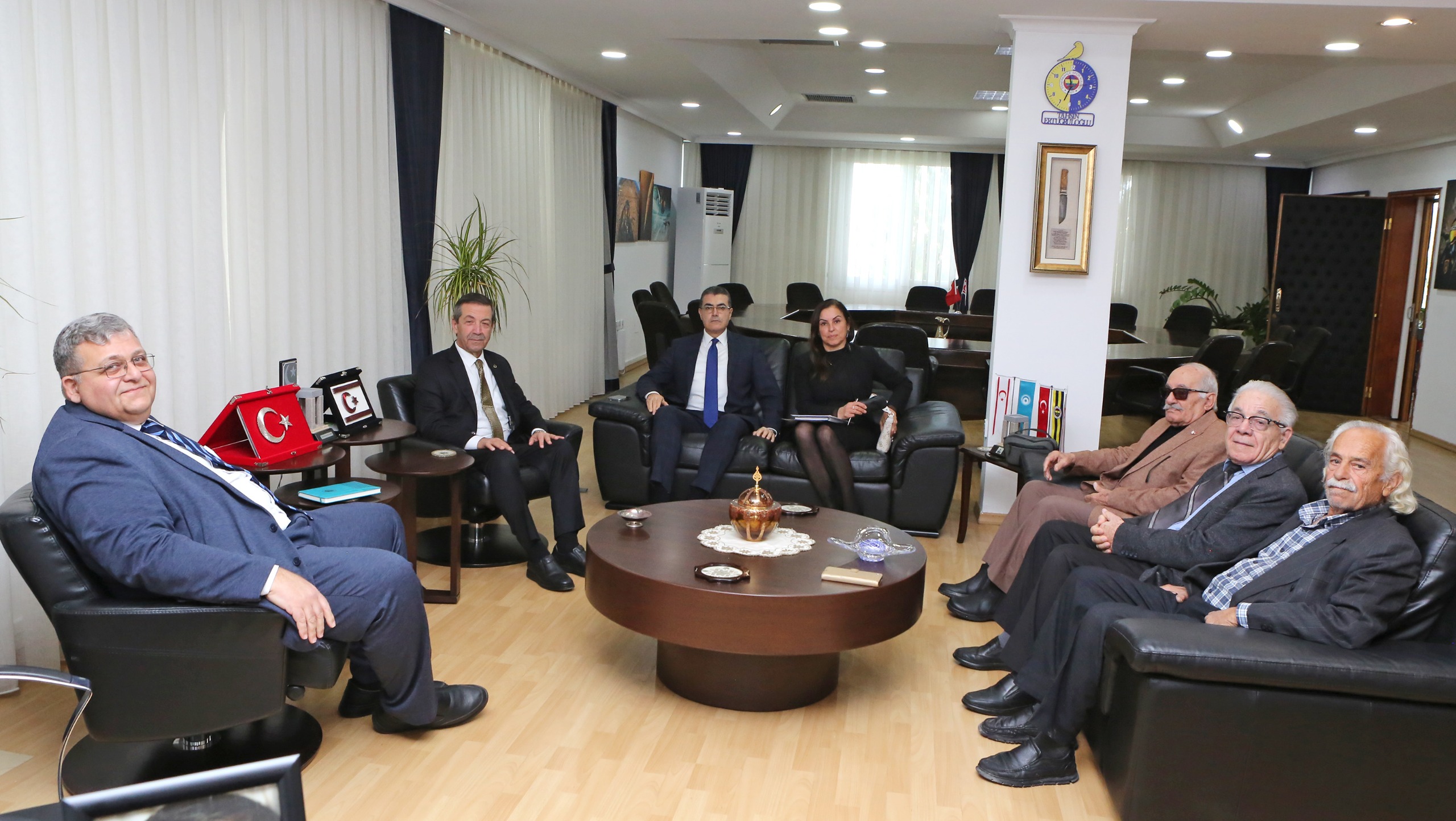 Dışişleri Bakanı Ertuğruloğlu, Vakıflar heyetini kabul etti