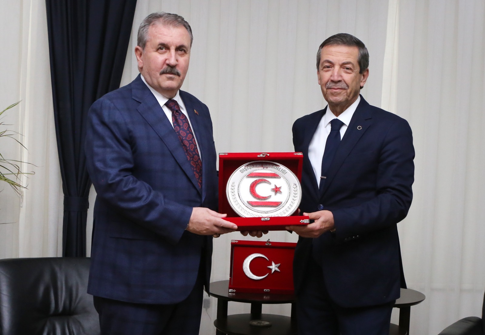 Dışişleri Bakanı Ertuğruloğlu, BBP Genel Başkanı Destici’yi kabul etti